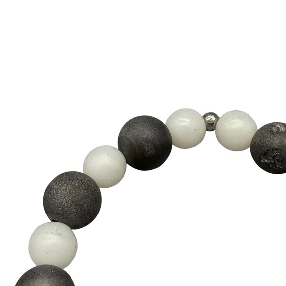 Matte Black & White Beaded Stretch Bracelet Rectangular Stone Modernlook - Picture 5 of 5